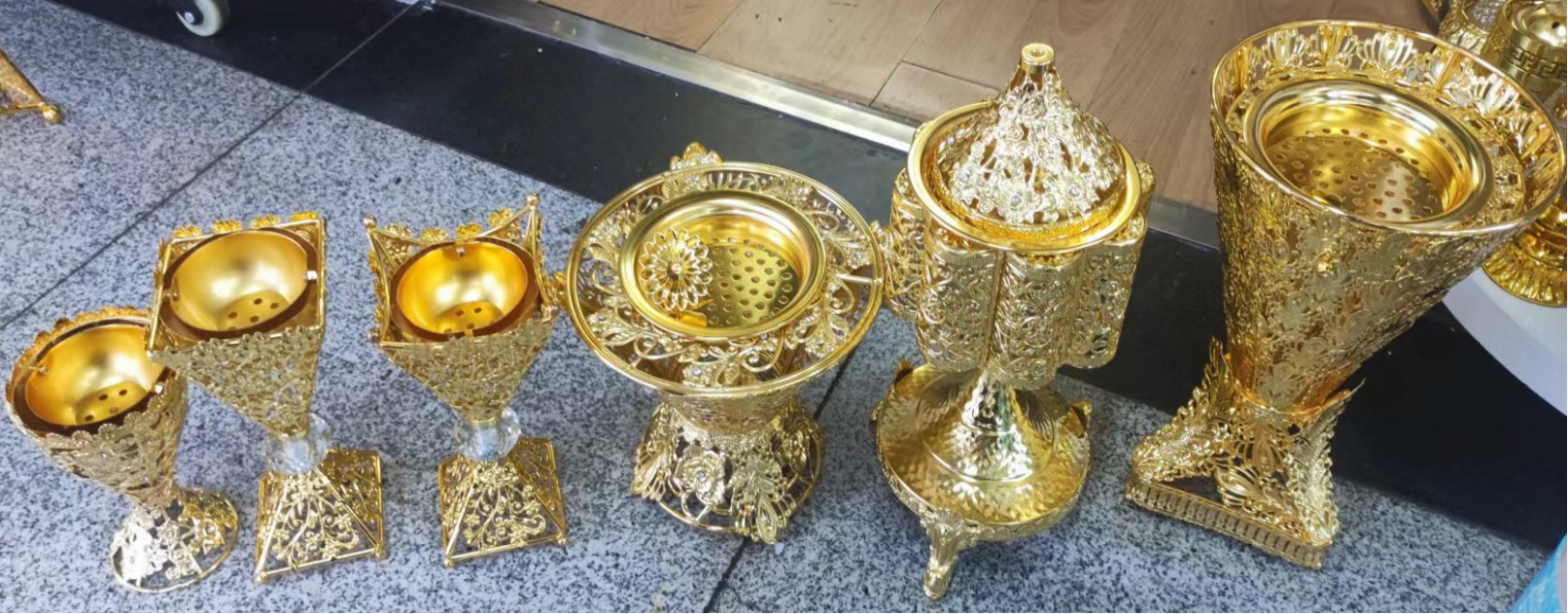 مبخرة مخرمة ذهبية تصدير عالمي